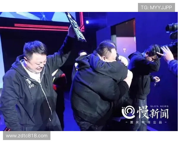 冬奥赛场师徒泪洒相拥感人时刻